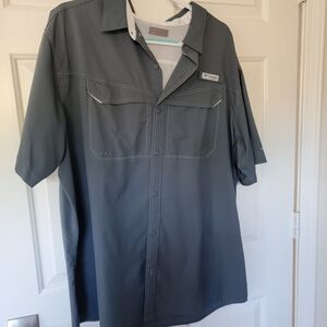 Columbia PFG Men's Fishing Gray Button Down Shirt